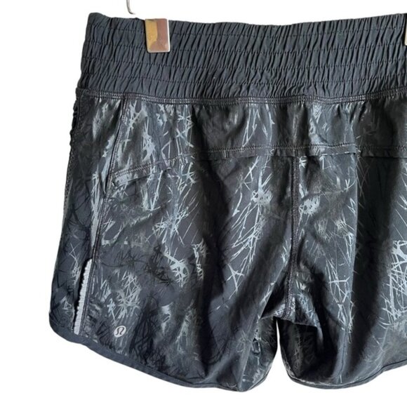 Lululemon Speed Up Short Size 6 *Long 4" Black Shiny Foil Doodle - Picture 6 of 10
